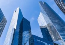 Που οφείλετε η εκτόξευση εσόδων στις τράπεζες ;